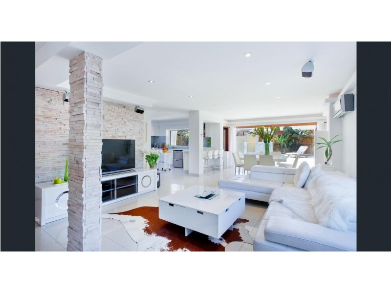 24 Lakeside Avenue, Broadbeach Waters QLD 4218