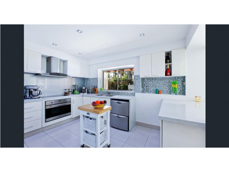 24 Lakeside Avenue, Broadbeach Waters QLD 4218