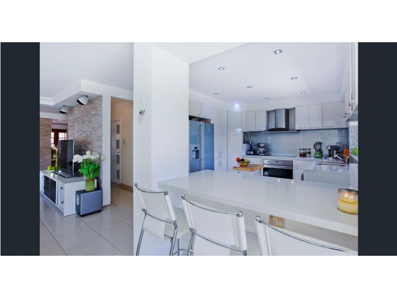 24 Lakeside Avenue, Broadbeach Waters QLD 4218