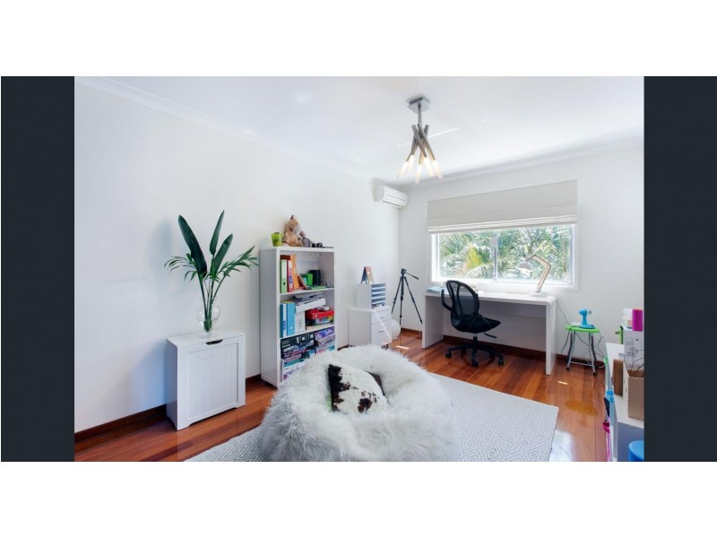 24 Lakeside Avenue, Broadbeach Waters QLD 4218