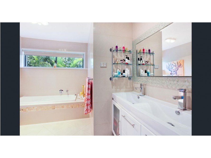 24 Lakeside Avenue, Broadbeach Waters QLD 4218