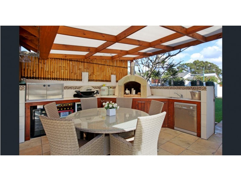 24 Lakeside Avenue, Broadbeach Waters QLD 4218