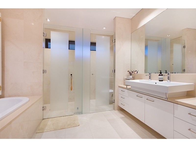 2/66 Sunrise Blvd, Surfers Paradise QLD 4217