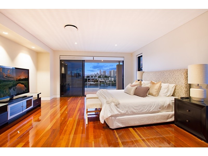 2/66 Sunrise Blvd, Surfers Paradise QLD 4217
