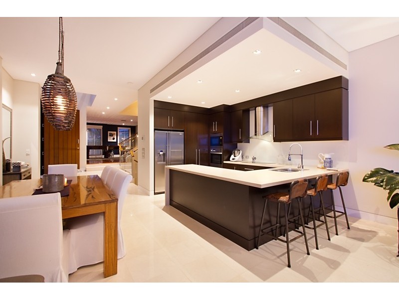 2/66 Sunrise Blvd, Surfers Paradise QLD 4217