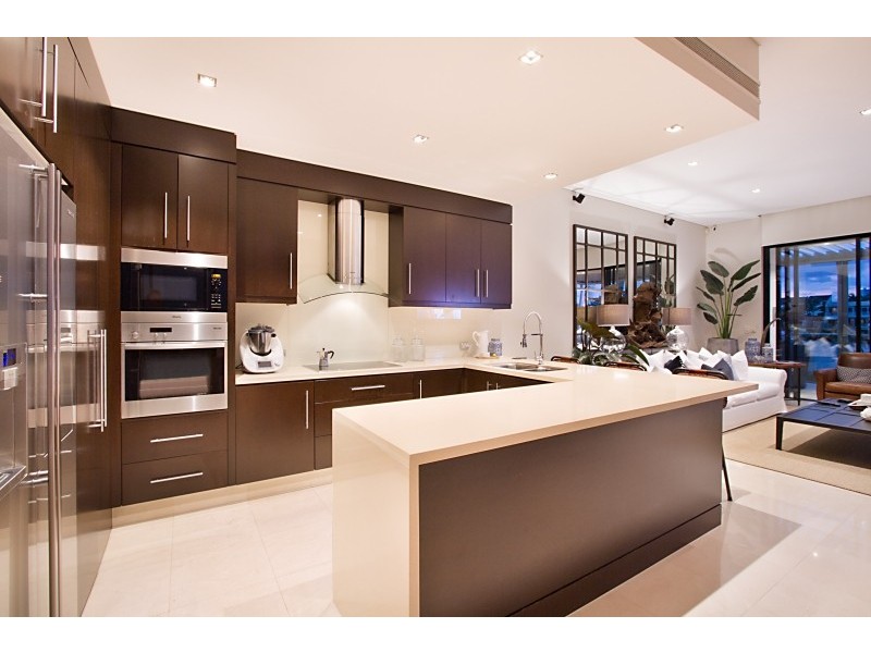 2/66 Sunrise Blvd, Surfers Paradise QLD 4217