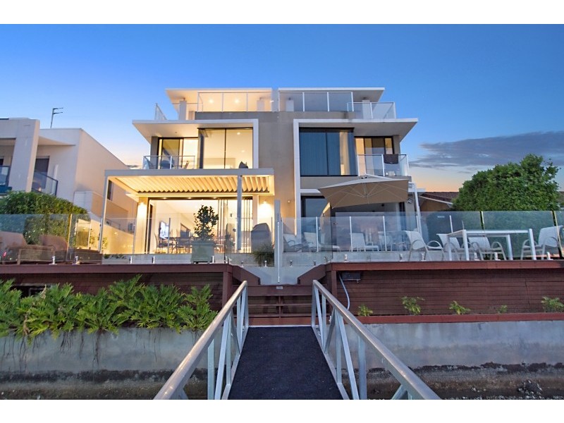 2/66 Sunrise Blvd, Surfers Paradise QLD 4217