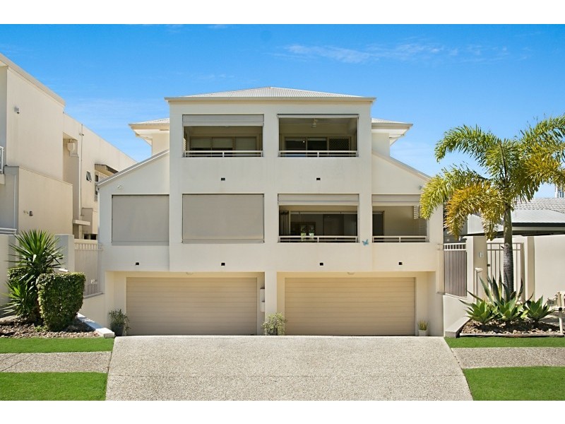 2/23 Anembo Street, Chevron Island QLD 4217