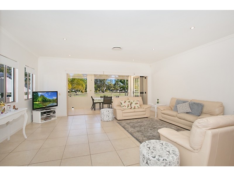 2/23 Anembo Street, Chevron Island QLD 4217