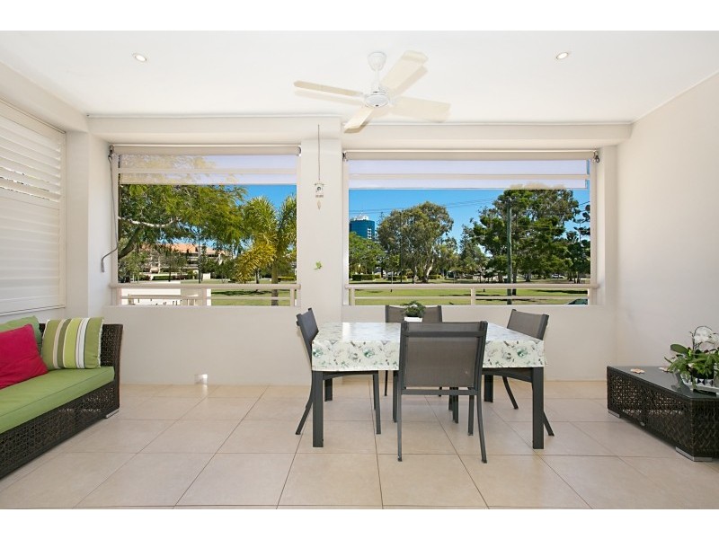 2/23 Anembo Street, Chevron Island QLD 4217