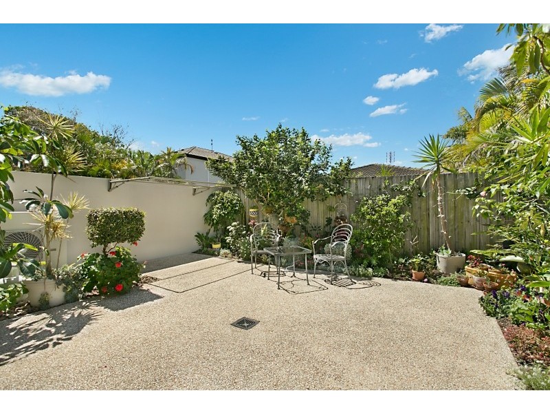 2/23 Anembo Street, Chevron Island QLD 4217