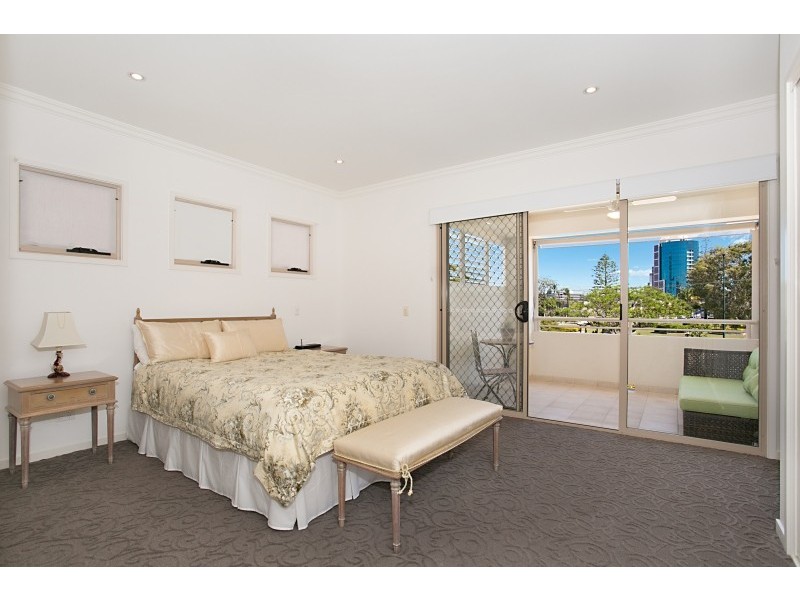 2/23 Anembo Street, Chevron Island QLD 4217