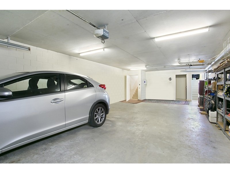 2/23 Anembo Street, Chevron Island QLD 4217