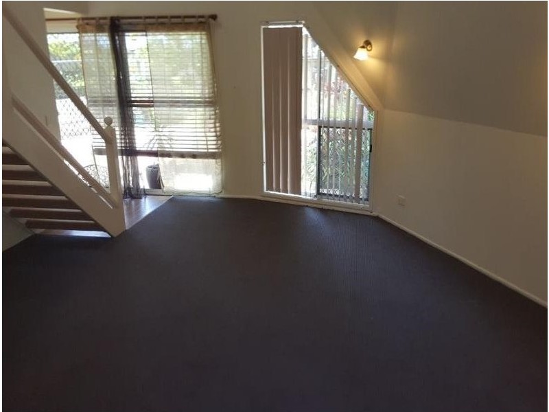 18 Raymond Ave, Bundall QLD 4217