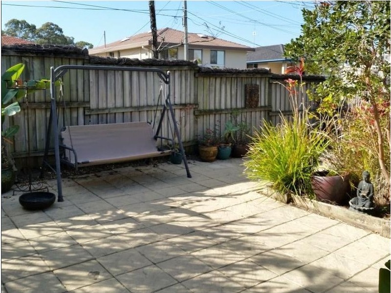 18 Raymond Ave, Bundall QLD 4217