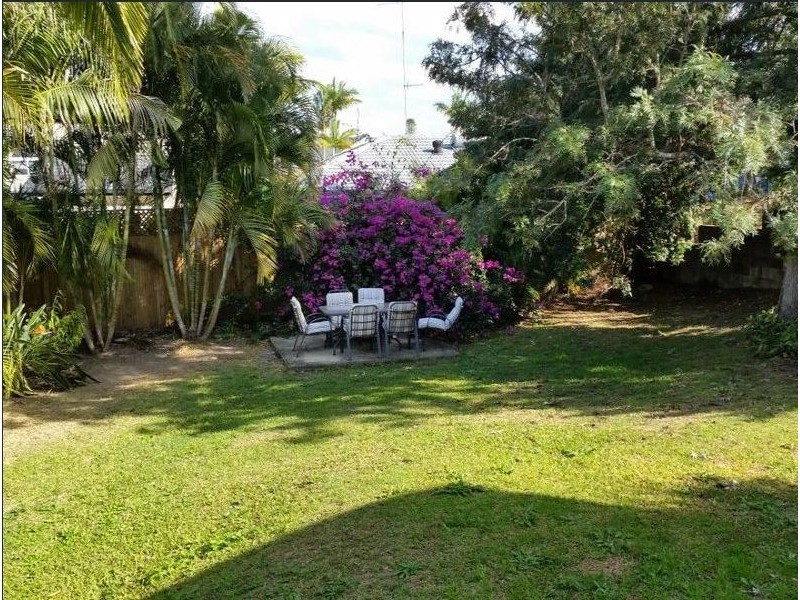 18 Raymond Ave, Bundall QLD 4217