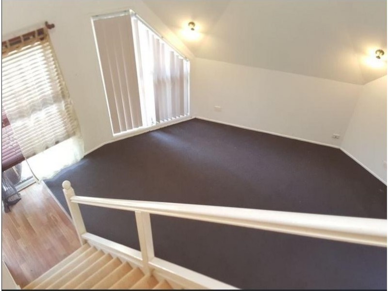 18 Raymond Ave, Bundall QLD 4217