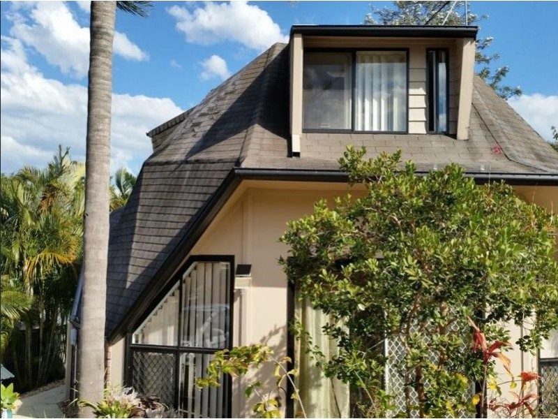 18 Raymond Ave, Bundall QLD 4217