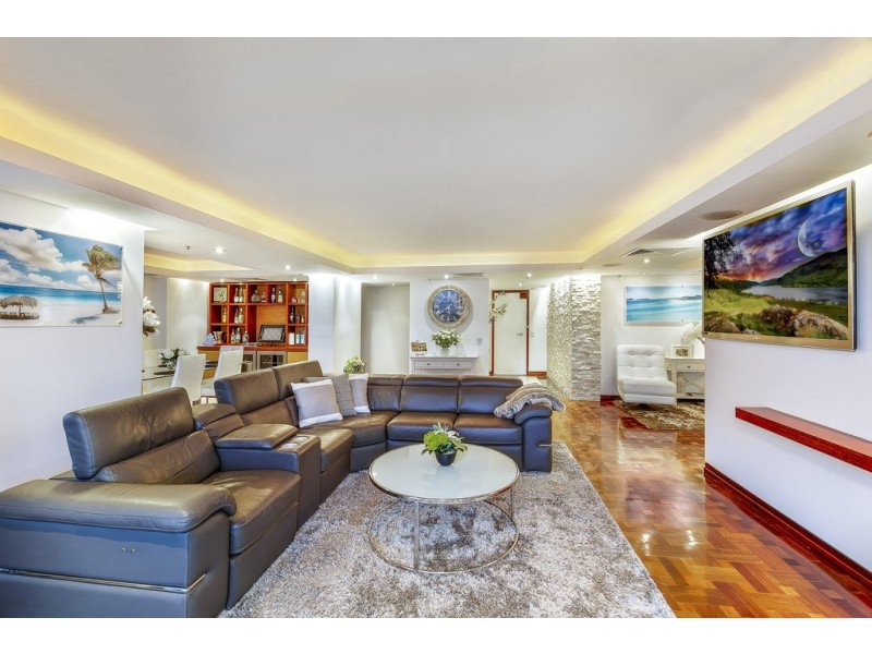 117 ‘Broadwater Tower’ 17 Bayview Street, Runaway Bay QLD 4216