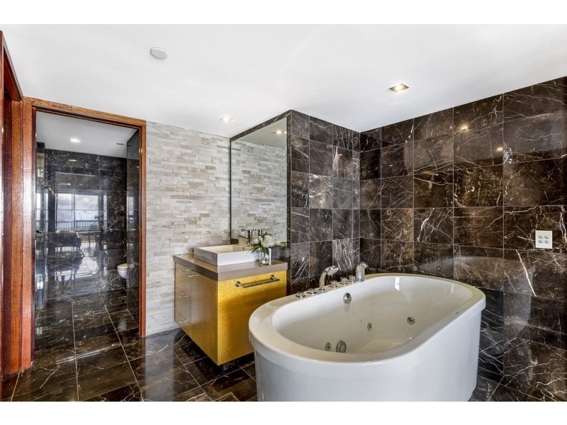 117 ‘Broadwater Tower’ 17 Bayview Street, Runaway Bay QLD 4216