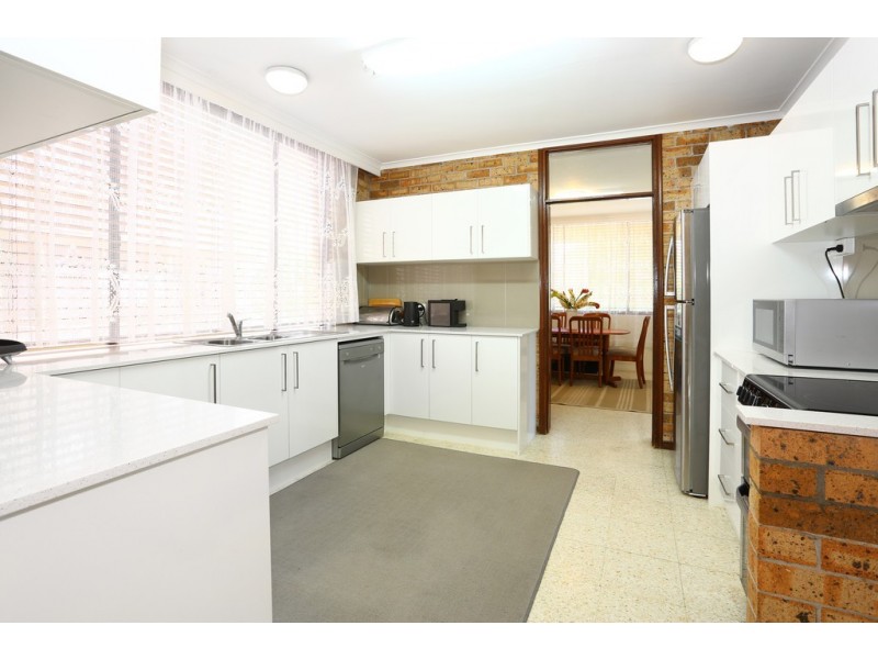 2/6 St Kilda Avenue, Broadbeach QLD 4218