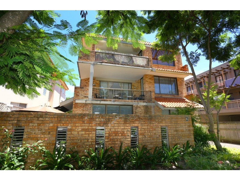 2/6 St Kilda Avenue, Broadbeach QLD 4218