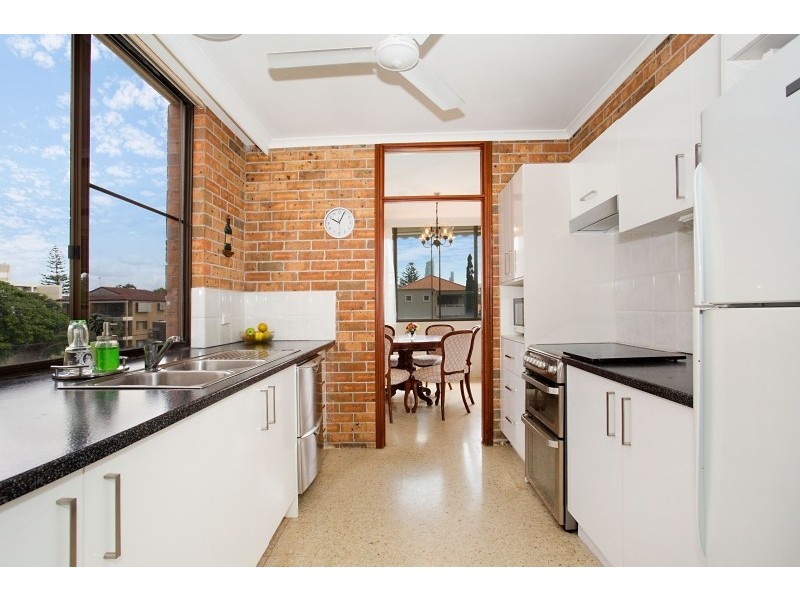 4/20 Britannia Ave, Broadbeach QLD 4218