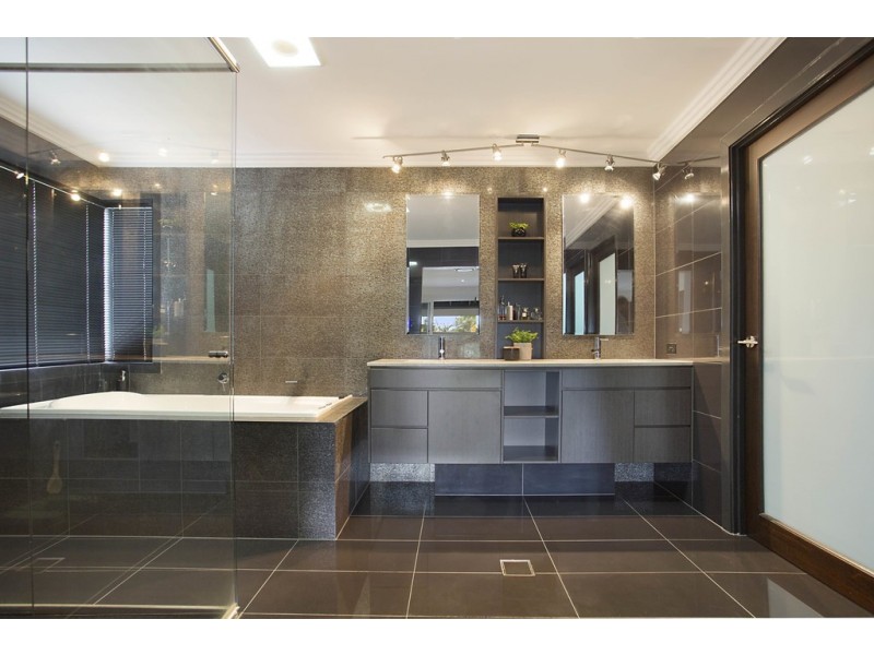 32 Reed Street, Ashmore QLD 4214