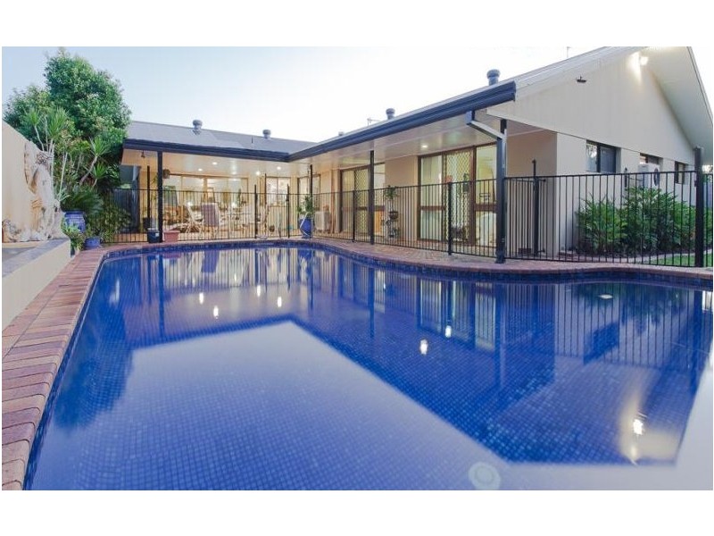 10 Fullerton St, Benowa QLD 4217