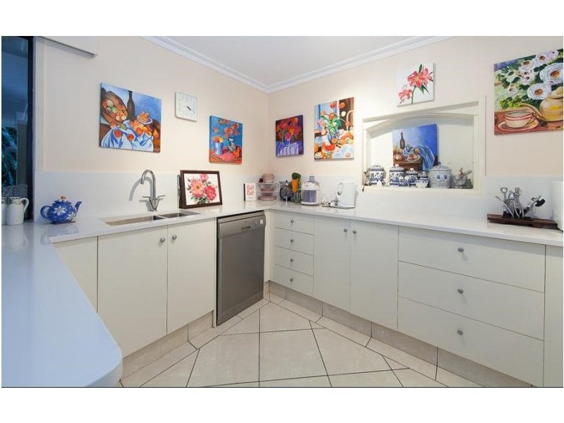 10 Fullerton St, Benowa QLD 4217