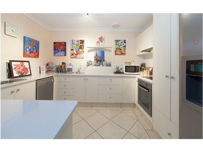 10 Fullerton St, Benowa QLD 4217