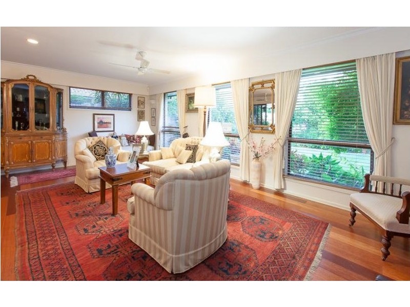 10 Fullerton St, Benowa QLD 4217