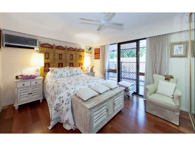 10 Fullerton St, Benowa QLD 4217