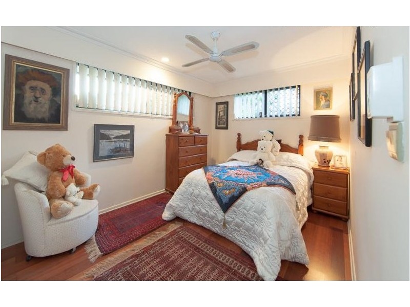 10 Fullerton St, Benowa QLD 4217