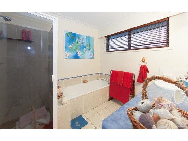 10 Fullerton St, Benowa QLD 4217