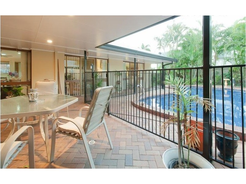 10 Fullerton St, Benowa QLD 4217