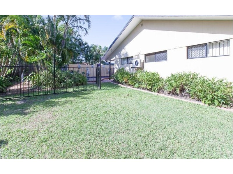 10 Fullerton St, Benowa QLD 4217