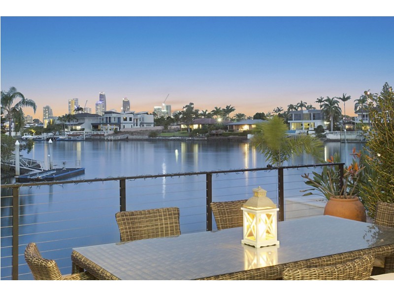 8 La Scala Court, Isle Of Capri QLD 4217