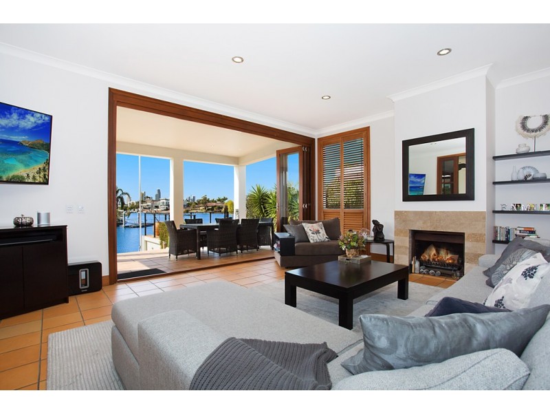 8 La Scala Court, Isle Of Capri QLD 4217