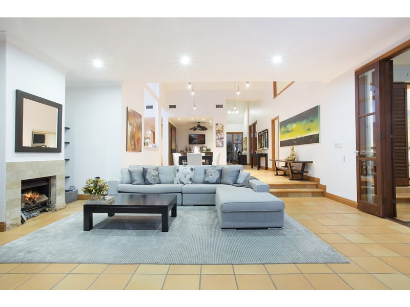 8 La Scala Court, Isle Of Capri QLD 4217