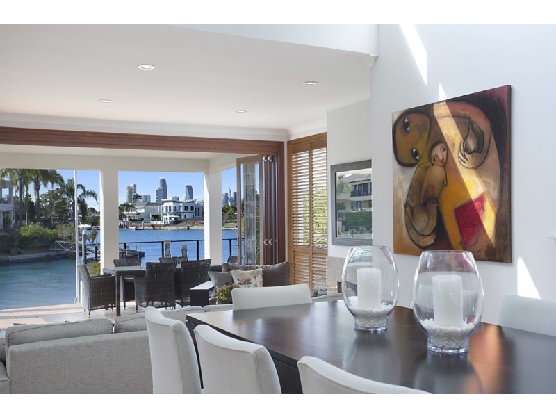 8 La Scala Court, Isle Of Capri QLD 4217