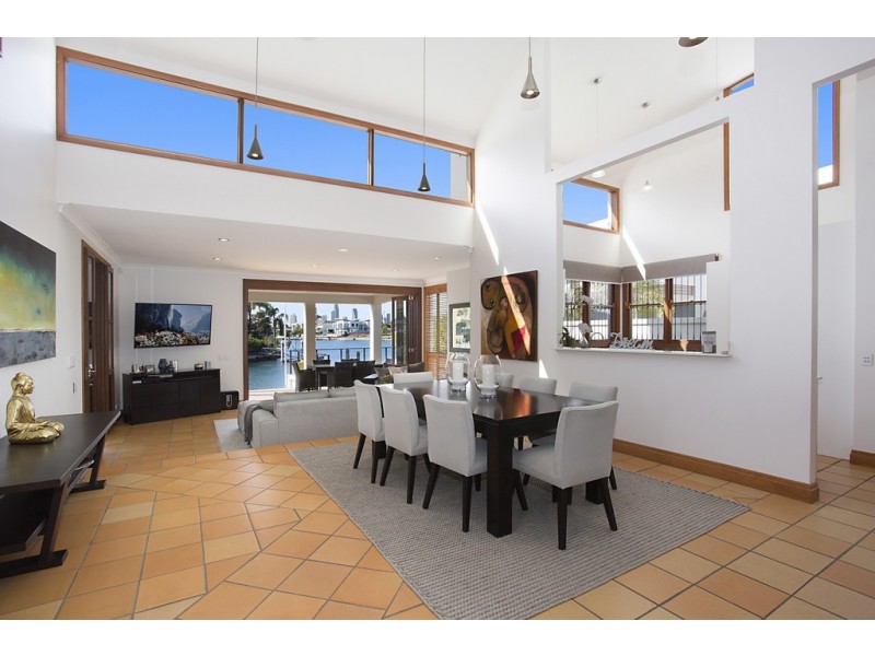 8 La Scala Court, Isle Of Capri QLD 4217