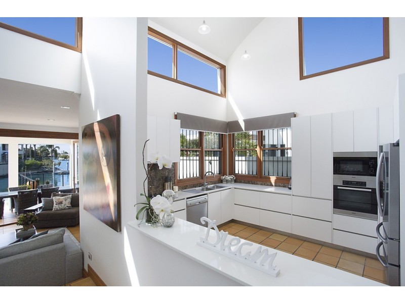 8 La Scala Court, Isle Of Capri QLD 4217