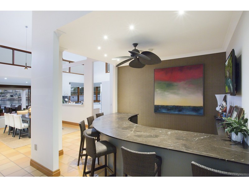 8 La Scala Court, Isle Of Capri QLD 4217