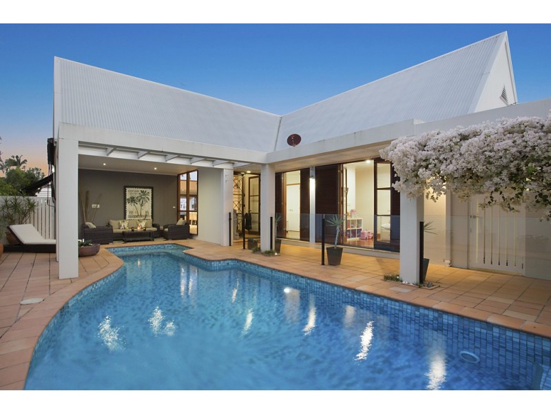 8 La Scala Court, Isle Of Capri QLD 4217