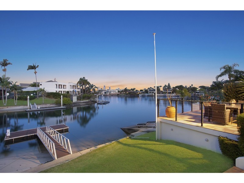8 La Scala Court, Isle Of Capri QLD 4217