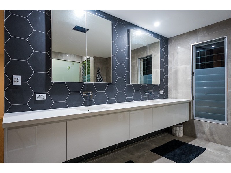 154 Alison Road, Carrara QLD 4211