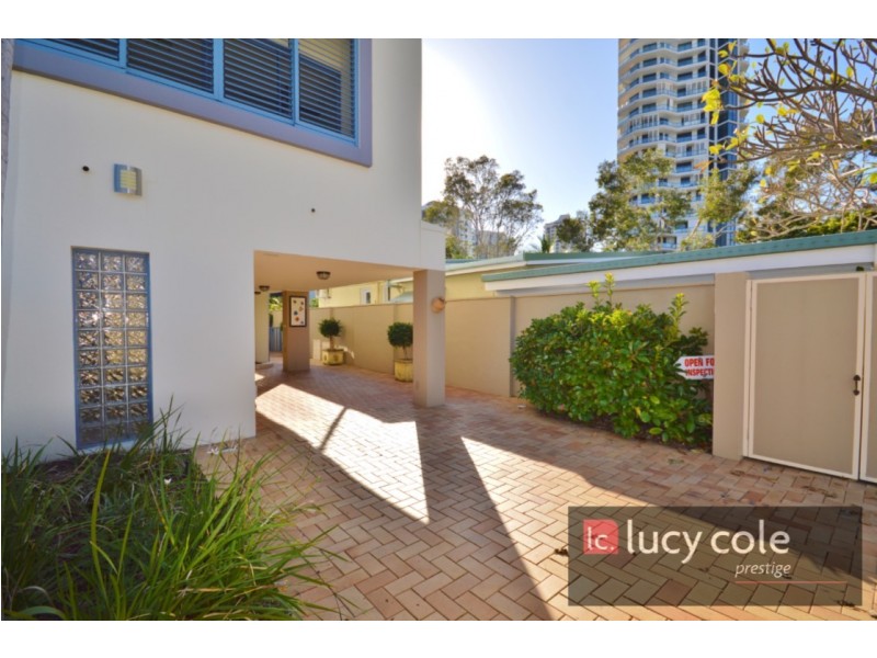 27 Mountbatten Avenue, Main Beach QLD 4217