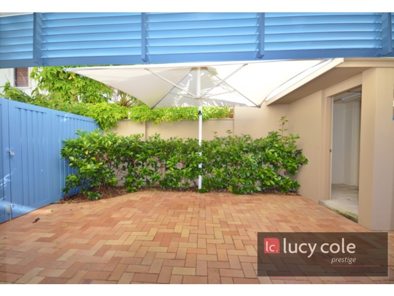 27 Mountbatten Avenue, Main Beach QLD 4217