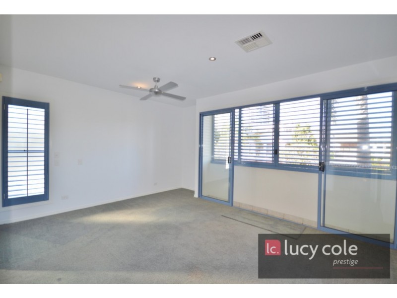 27 Mountbatten Avenue, Main Beach QLD 4217